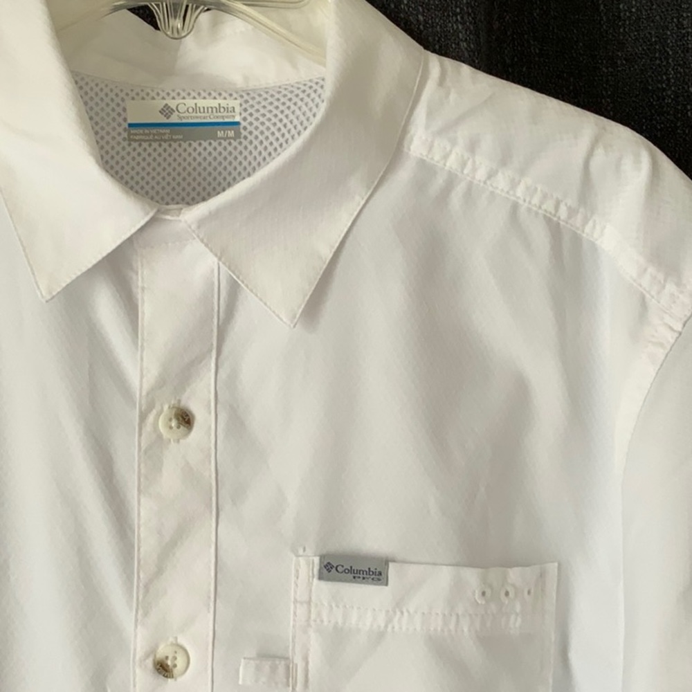 Columbia Men’s M White Slack Tied Camp Shirt - Picture 2 of 4